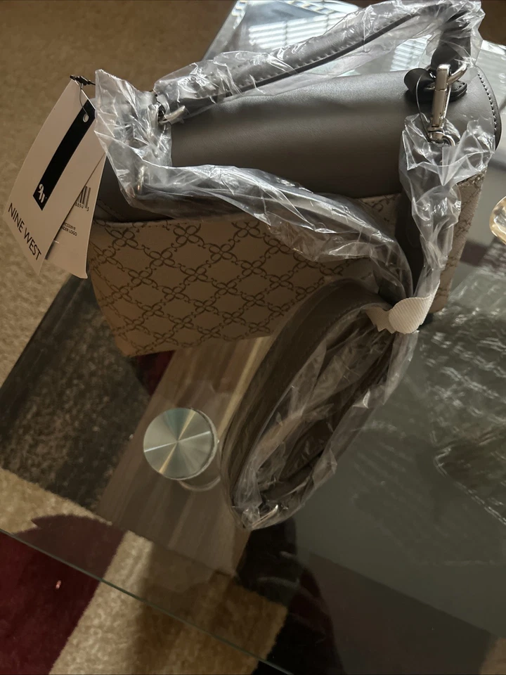 Bolsa de mão Nine West nova em folha com/ombro e alça tiracolo cor marrom - Imagem 3 de 4