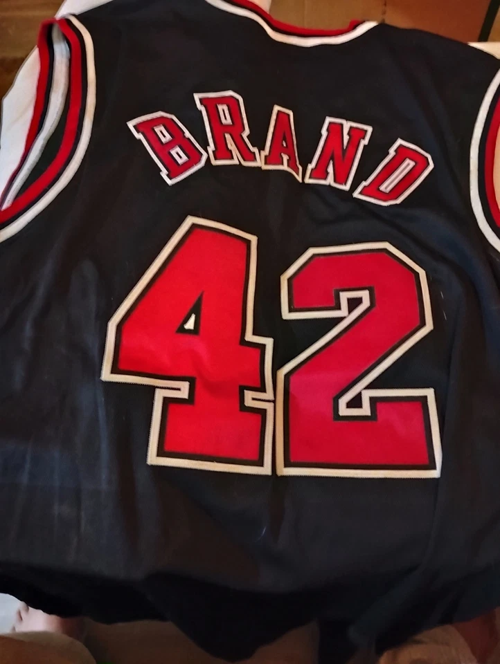 Camiseta deportiva marca Chicago Bulls Elton negra y roja talla L Foto 3 de 3