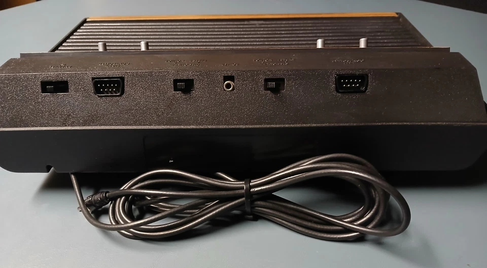 Atari 2600 完整控制台系统 - 控制台摇杆桨和电源 — 第 4/4 张图片