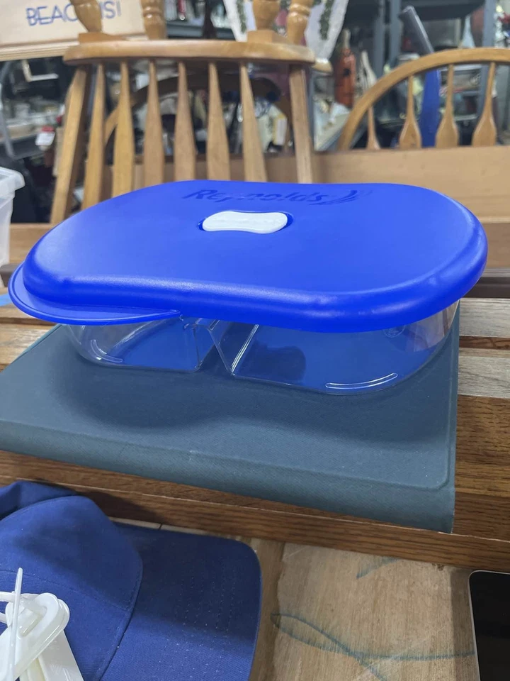 Contenedor de comida Reynolds azul, tapa de ventilación blanca b1 bv Foto 2 de 2