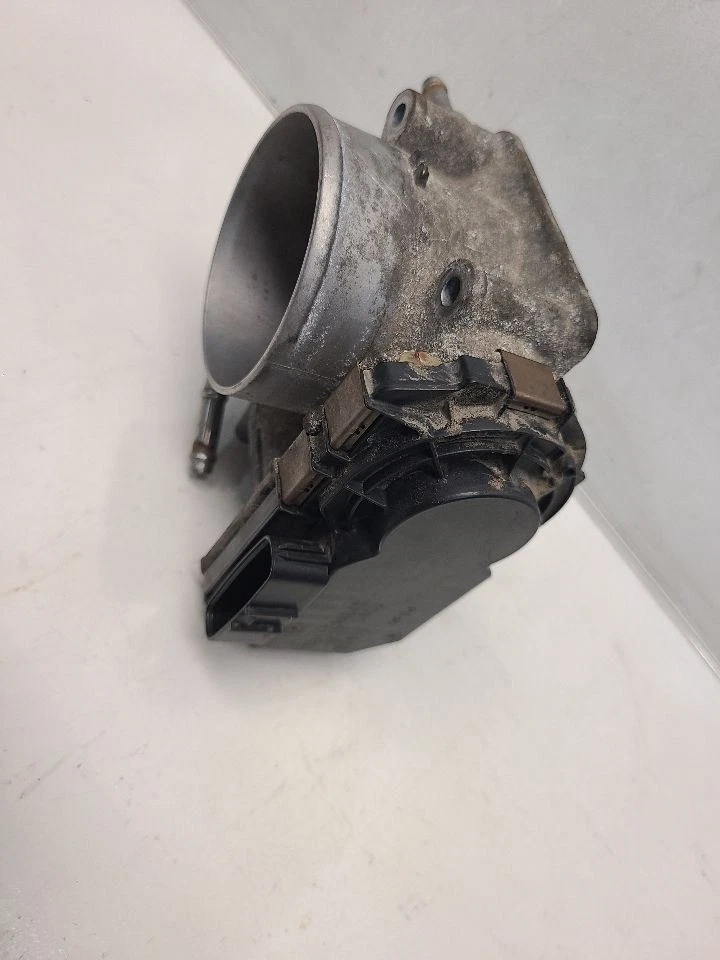 2005 Subaru Legacy (3.0L / AT) Throttle Body  - Image 3 of 4