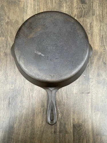 Vintage Griswold SBL small logo 9  710 Cast Iron Skillet