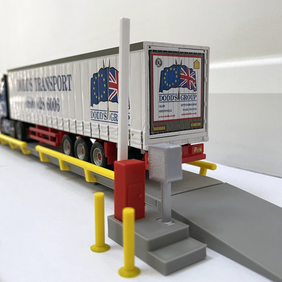 1:50 Scale Weighbridge with Screen & Barriers – Diorama Display for Trucks/Plant - Image 3 of 4