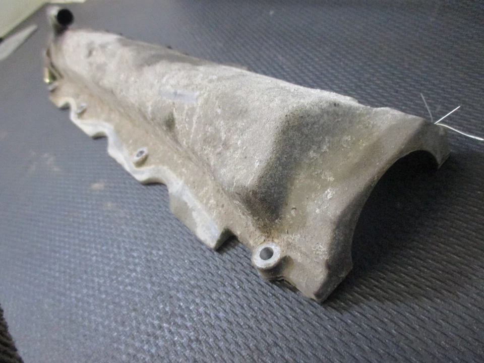 Infiniti J30 1995 - VG30DE - Cubierta basculante de válvula de culata exterior del lado del conductor Foto 3 de 4