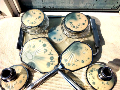 VINTAGE ART DECO GUILLOCHE CHROM SCHMINKTISCH SET SPITZENTABLETT & SPIEGEL & BÜRSTE
