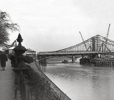The new Chelsea Bridge nears on the River Thames 1937 OLD PHOTO