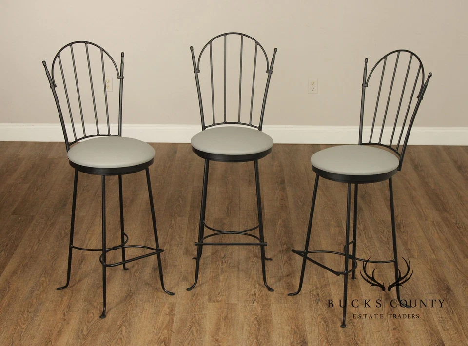 Conjunto de três banquetas giratórias Charleston Forge - Imagem 2 de 4