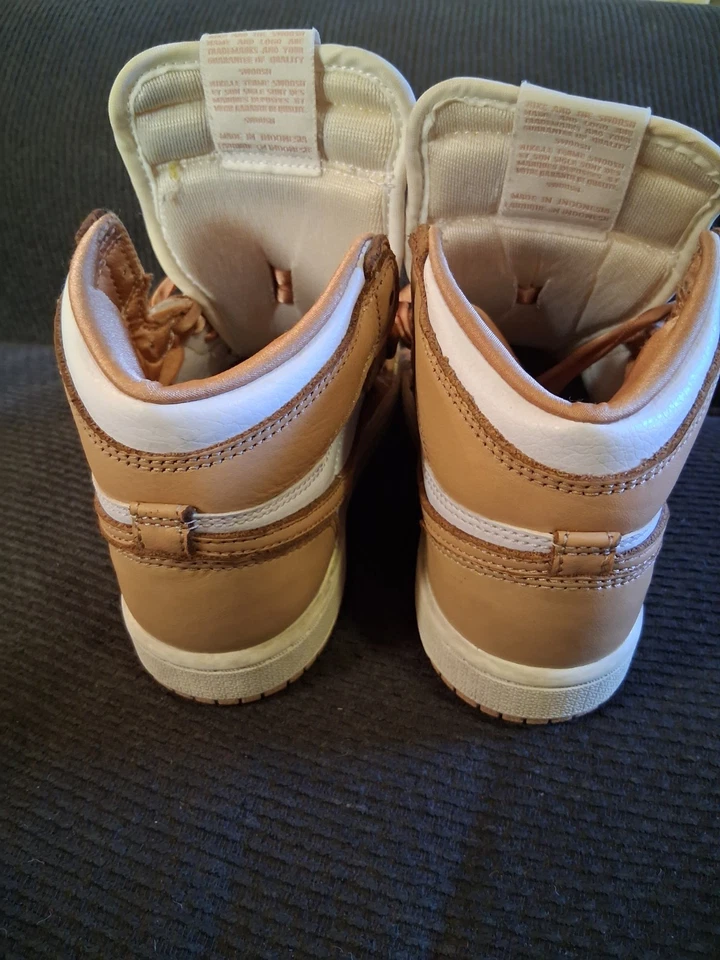 Nike Air Jordan Niño Pequeño Talla 1Y Retro 1 Alto OG Praliné/Blanco FN6621-201 Foto 4 de 4