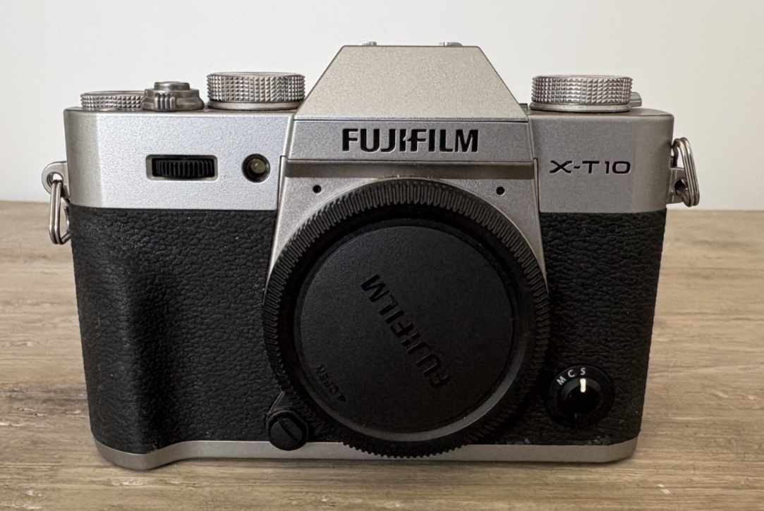 Fujifilm X-T10 Camera + Fuji XF 18-55mm f/2.8-4 R LM OIS Lens Kit