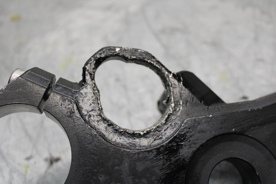 2006 Suzuki GSXR600 FORKS UPPER TRIPLE TREE CLAMP BB447 - Image 2 of 4