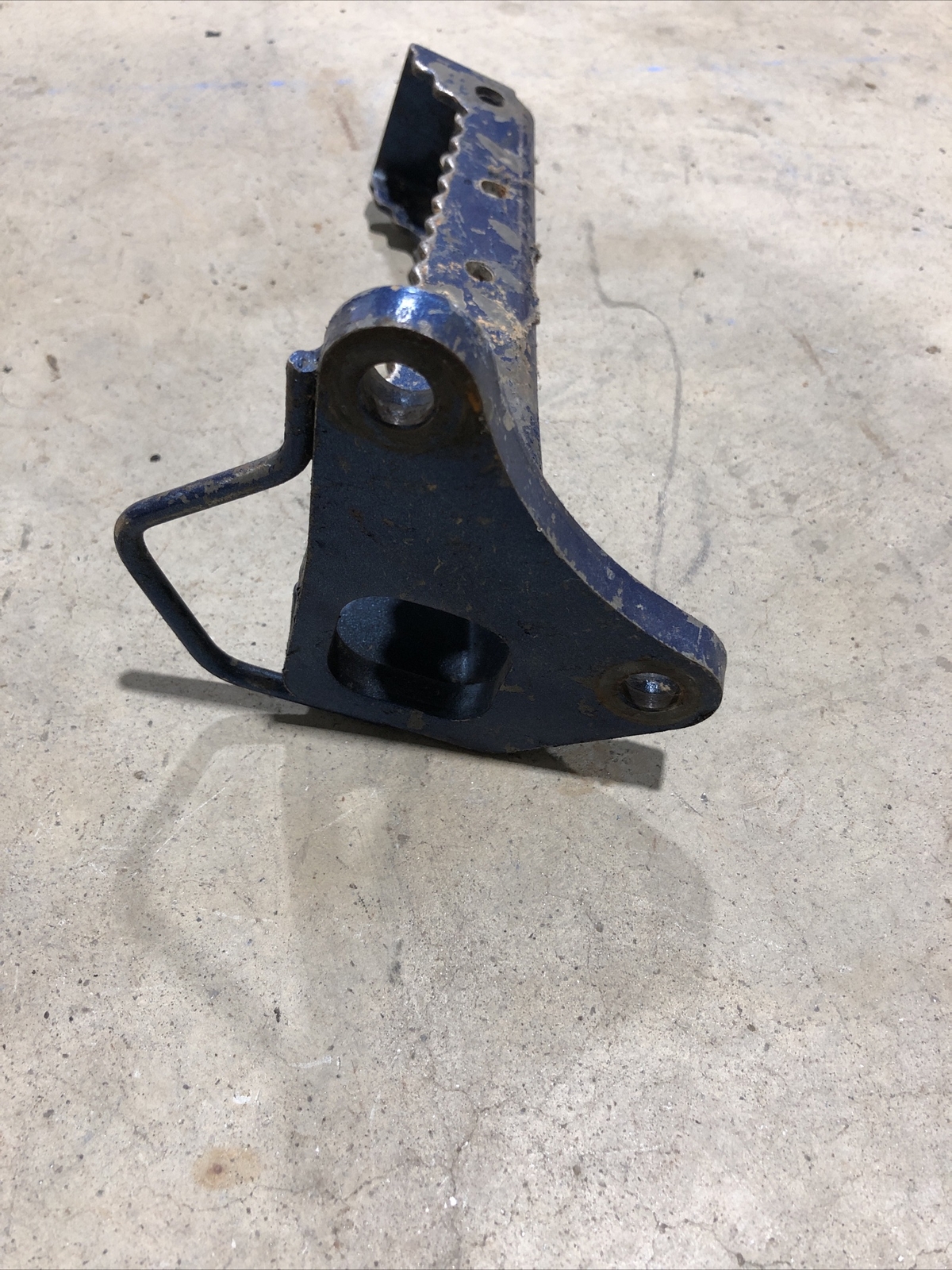 OEM 0413 YAMAHA YFZ450 YFZ 450 FOOT PEG REST RH R RIGHT STOCK CARB