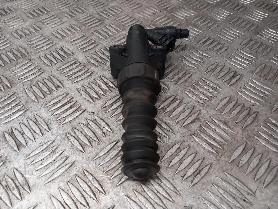 Citroen C2 Mk1 Clutch Slave Cylinder 1.1L Petrol 2009 - Image 2 of 4