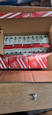 25er Box MK 5500s 100A zweipolig 2 Module Hauptschalter Trennschalter
