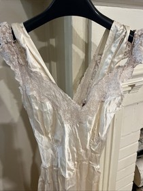 Vintage Alida 1940&rsquo;s Ivory Lace Lingerie Lace Slip Size 32 AS IS