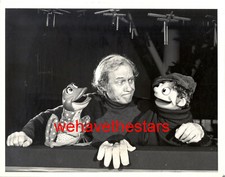 Vintage Bil Baird Velvet The Frog & Chip PUPPETEER 71 CBS TV Publicity Portrait