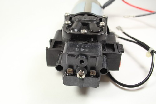 Bomba desnuda de 12 VDC a pulverización de agua Flojet LF 1 GPM 3,8 LPM; clips de 25 puertos PSI - Imagen 3 de 9