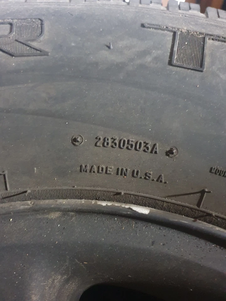 vier Reifen mit Boost Felge schwarz 235 7 85 R16 Defender TD5 General Grabber - Bild 3 von 4