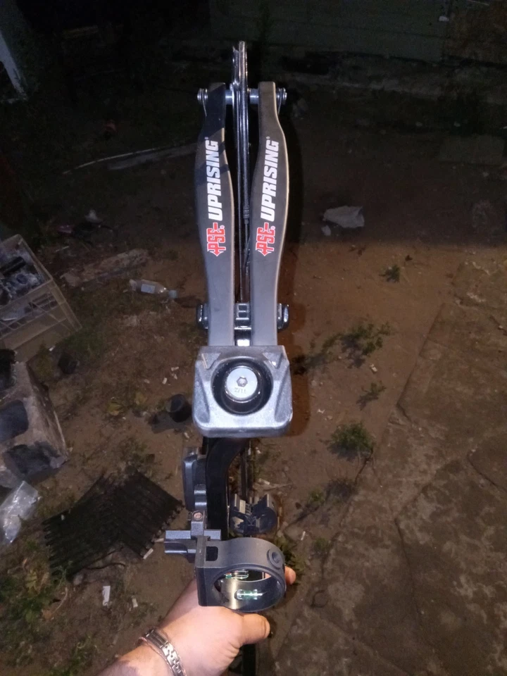 pse uprising compound bow - Image 2 of 3
