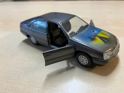 Opel Omega Modell von Gama in 1:43 mit Airbrush