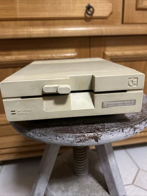 Commodore 1541 II Floppy  Ohne  Netzteil