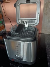 Swan Electric 1.5 Litre Deep Fat Fryer with Frying Basket New