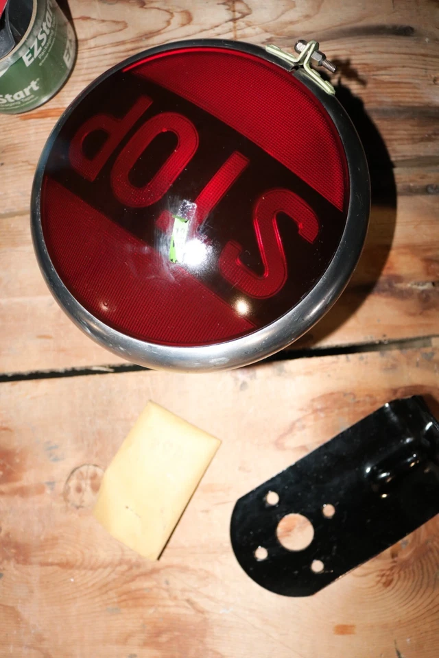 NOS International Harvester tractor truck bus stop light assy 996 774 R91 - Image 3 of 4