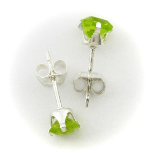4mm Circonio Cuadrado Verde Peridotita Poste Pendientes En Plata Maciza de Ley - - Picture 2 of 4