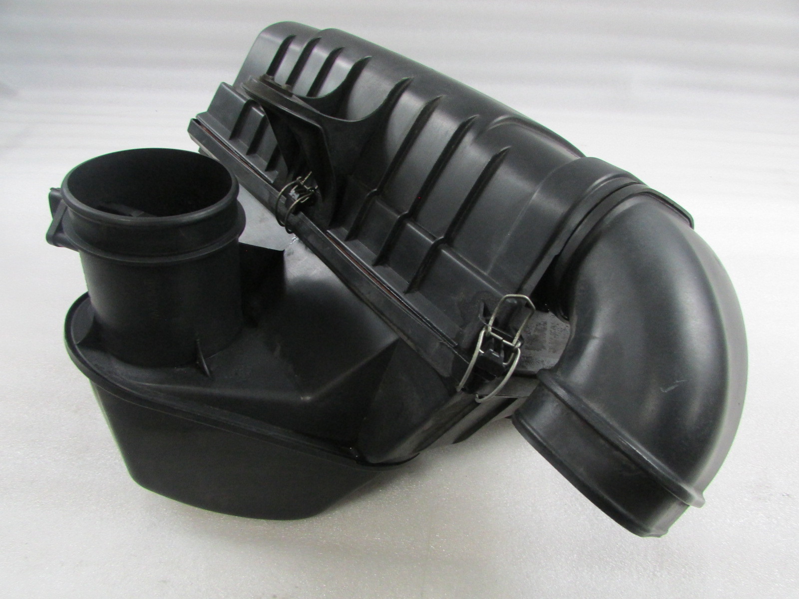 Maserati Quattroporte, Air Cleaner, Used, P/N 211794