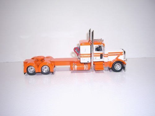 DCP FIRST GEAR 1/64 WHITE&ORANGE PETE 389 WITH 36" SLEEPER GENESIS ll END DUMPS - Picture 10 of 21