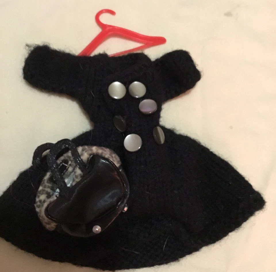 Casaco de malha Barbie vintage feito à mão década de 1970 com bolsa e cabide - Imagem 3 de 3