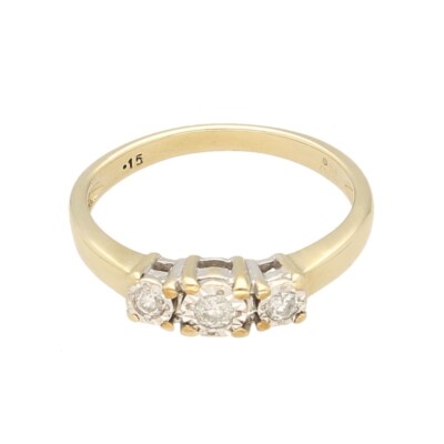 Ring 9 Karat Gelbgold 0,15 kt Diamant Illusion Set Dreisteine (Größe M) 11 x 4 mm