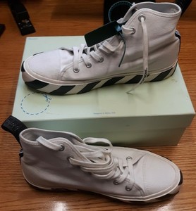 NEW in Box - Off-White Mid Top Vulcanized Sneakers - EU 39 Men OFF-WHITE Vulcanized Mid Top White Black Men main image 2