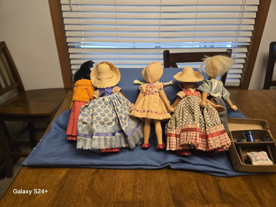 Polish Wooden Peg Doll Set With Furniture - Image 2 of 2