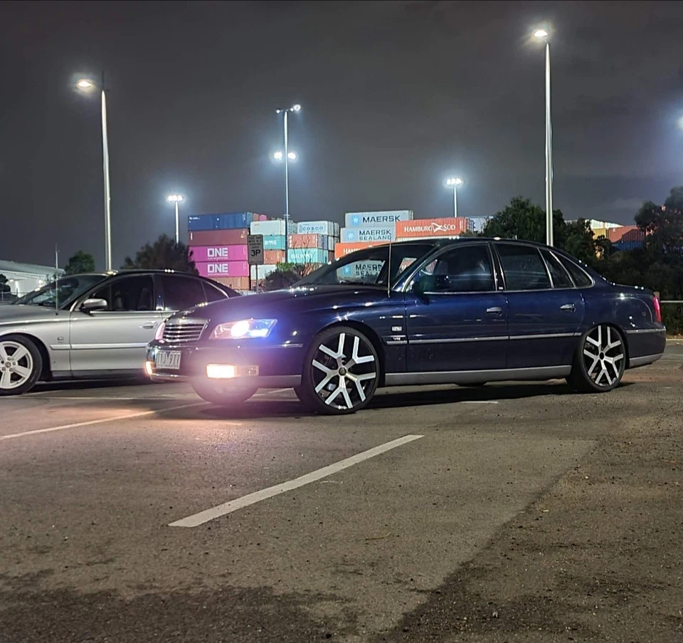 holden statesman 2003 wk sedan 5.7 i v8 wk - image 3 of 4