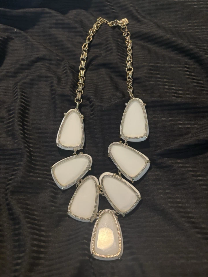 Collar Kendra Scott Harlow tono oro blanco grueso declaración (c) Foto 2 de 2