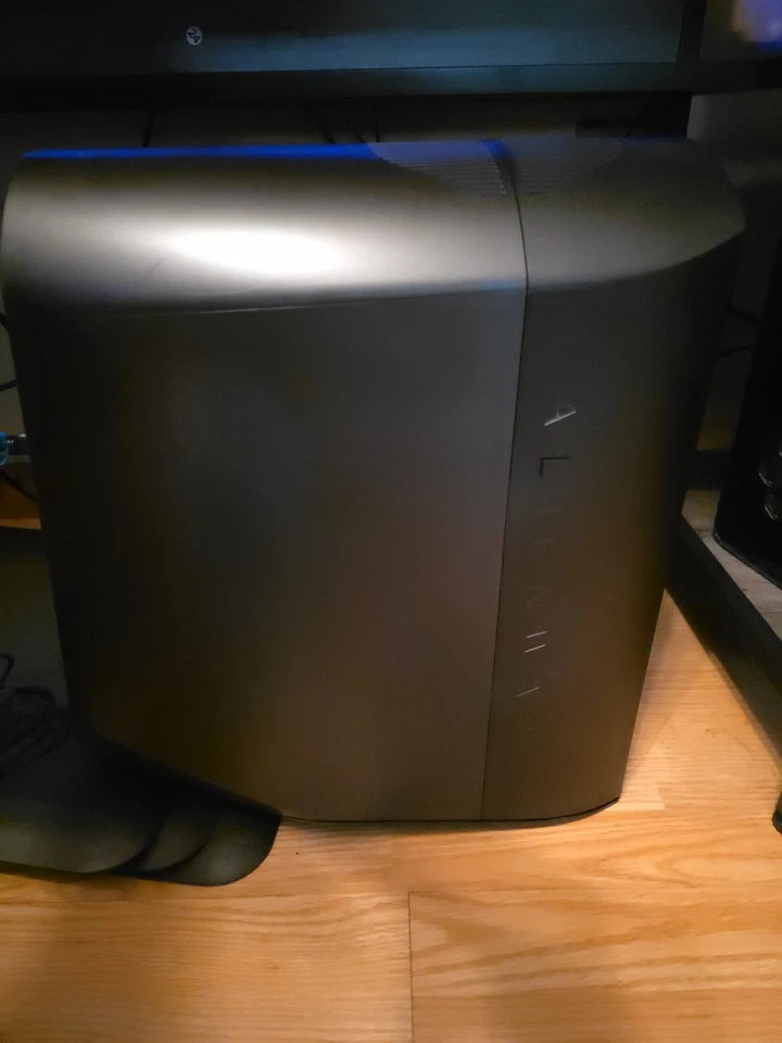 Alienware Aurora R9 i7-9700 RTX 2080 SUPER 16GB DDR4 Win 11 Pro BT + WiFI - Image 2 of 3
