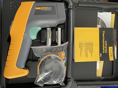 Fluke 561 HVAC Infrared and Contact Thermometer  NEW in case w/charge cords