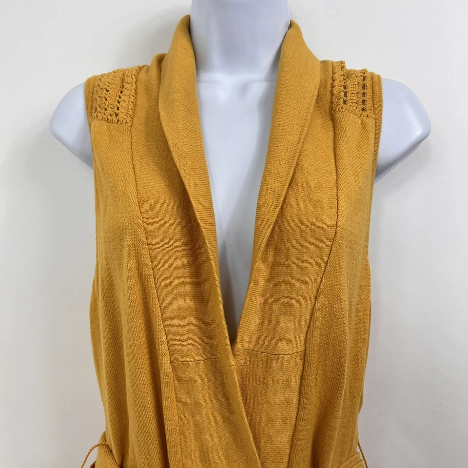 Cárdigan suéter de tul para mujer pequeño dorado sin mangas frente abierto cinturón ganchillo Foto 2 de 4