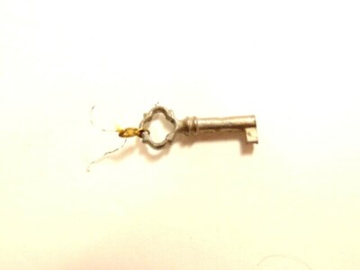older, pre-owned tinket box type key - hollow tip, 1 inch long
