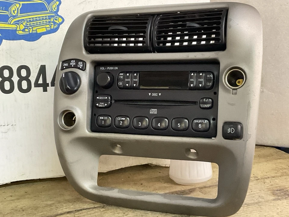 Ford Explorer Ranger Mountaineer 1995-2003 CD AM/FM con bisel plateado OEM  Foto 2 de 4