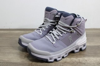 Bota de senderismo impermeable On Cloudrock 2 para mujer talla 6 5 {FA 1362]