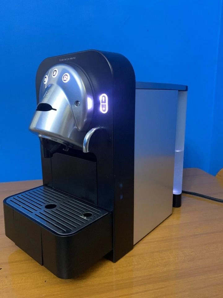 Macchina da caffè espresso Nespresso Gemini CS100 Pro - Immagine 3 di 4