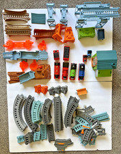 HUGE LOT OF THOMAS ENGINE TRACKMASTER ENGINES SWITCHES, RISERS BLDG APROX 120 PC