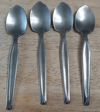 Set Of 4 "Enjoy Grapefruit" Stainless Steel Serrated Edge Grapefruit Spoons 