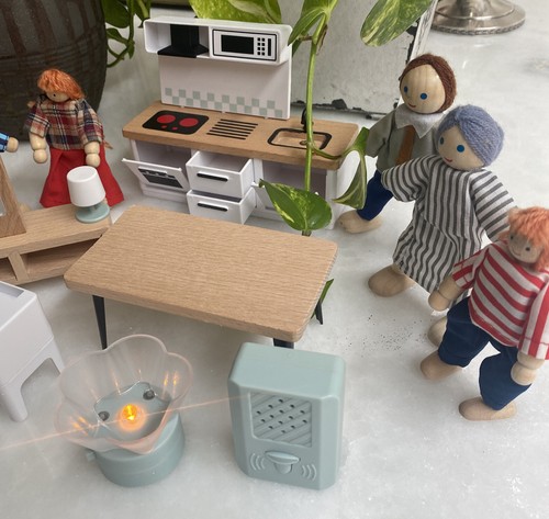 Therapy Set 5 wooden dolls and kitchen furniture NWOB for use in child treatment - Picture 6 of 9