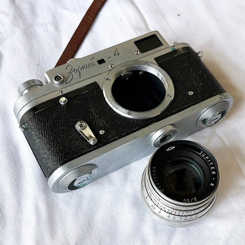 ZORKI 4 35mm camera Jupiter 8M lens 2/50 leather case very clean - Picture 8 of 10