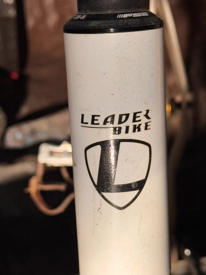 Bicicleta de carreras blanca usada - barras personalizadas Jae Chen Foto 4 de 4