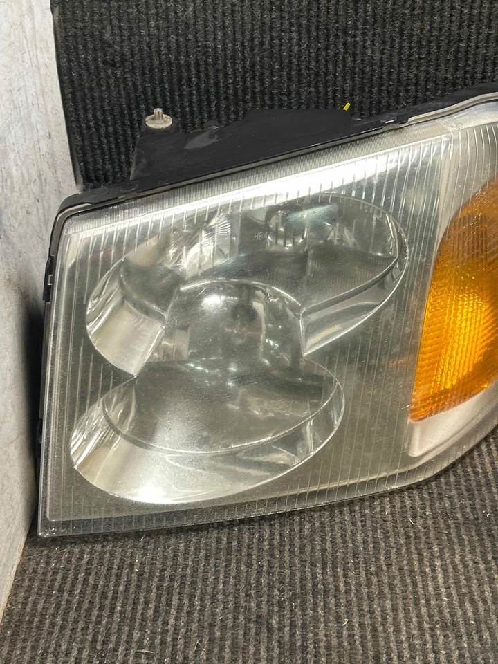 Fits 2002-2009 GMC Envoy Left Headlight OEM:15866071 Foto 3 de 4