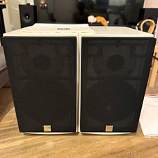 DALI MENUET White Bookshelf Speakers  Read description please 