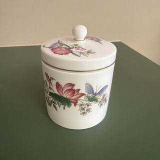 WEDGWOOD Bone China “Charnwood” Vanity Covered Jar w/ Lid